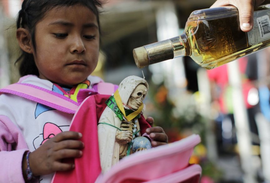 santa-muerte-mexico-tepito-religious-offering